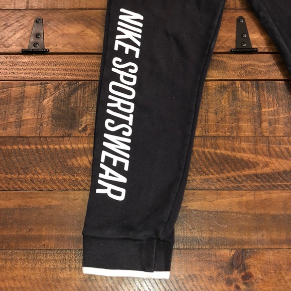 Nike Sportswear Jogger - Picture 4 of 9